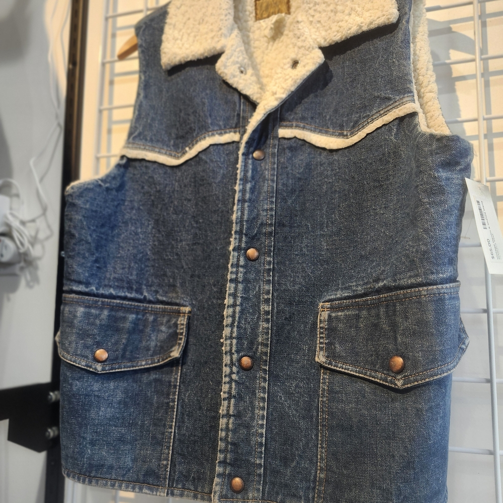 Mens Vintage Denim Vest with Sherpa Lining - Picture 5 of 5